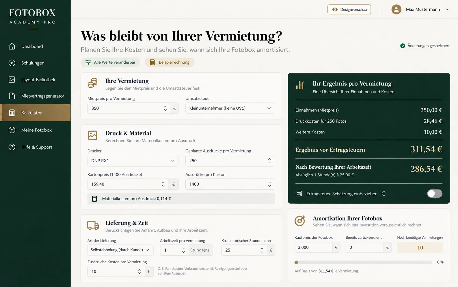 Designvorschau des Gewinnkalkulators mit beispielhaften Mietpreisen, Druckkosten, Arbeitszeit und rechnerischer Amortisation.